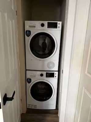 Apartment, City View | Interior - Renovated 2 Bedroom Apt Central Hamilton (Hamilton)