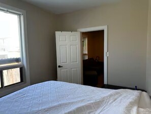 Apartment, City View - Renovated 2 Bedroom Apt Central Hamilton (Hamilton)