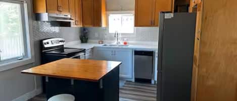 Apartment, City View | Private kitchen