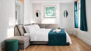 3 bedrooms, desk, iron/ironing board, free WiFi