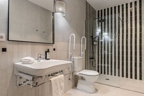 Shower, hair dryer, towels - Waou Urban Home Salamanca III (Madrid)