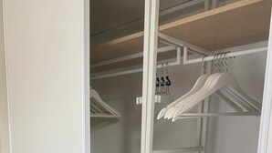 A walk-in closet with open shelves and hanging space. - The balconies of Bouzigues l'hippocampe (Bouzigues)