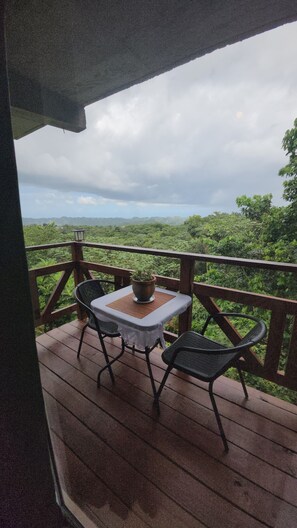 Outdoor dining - Mi Verde Horizonte "Panoramic view in Utuado | Nearby river + Nature + WiFi". (Utuado)