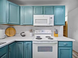 Private kitchen - Cozy Browne’s Addition Apt Near Downtown (Spokane)