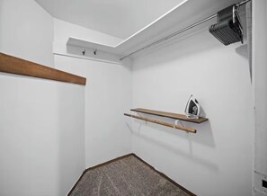 Interior - Cozy Browne’s Addition Apt Near Downtown (Spokane)