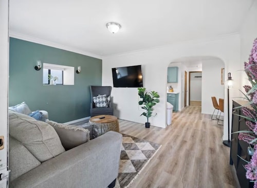 Cozy Browne’s Addition Apt Near Downtown