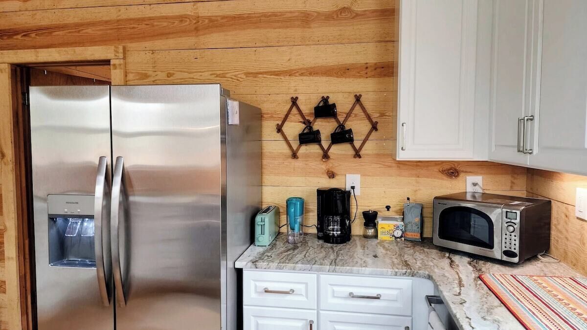 Coffee/tea maker, fridge, microwave, oven