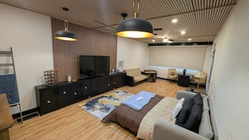 Studiosuite – superior, byutsikt | Oppholdsområde