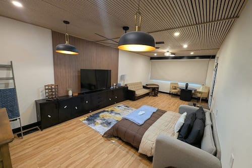 Superior Studio Suite, City View | Living area