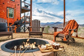 Property grounds - Free Dollywood Tickets, Luxurious, Modern, A+Location, Fire Pit (Sevierville)