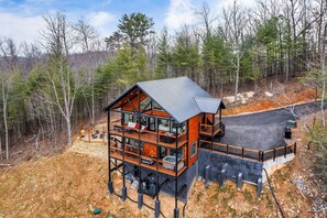A modern cabin with a multi-level deck, large windows, and a spacious outdoor area. - Free Dollywood Tickets, Luxurious, Modern, A+Location, Fire Pit (Sevierville)