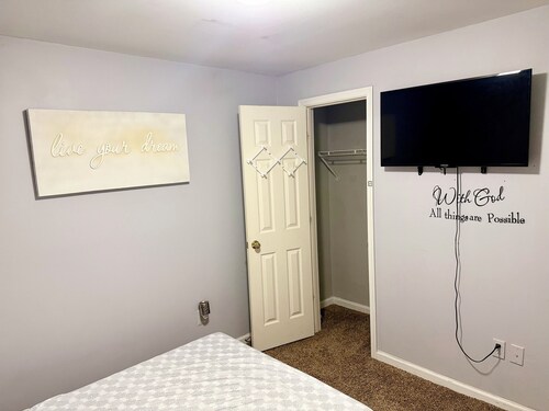 Quaint 1-bedroom townhome with AC in charming Leesburg