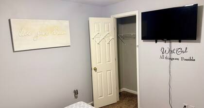 Quaint 1-bedroom townhome with AC in charming Leesburg