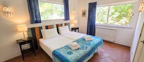 4 bedrooms, in-room safe, desk, iron/ironing board