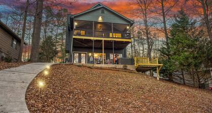 Lake Hartwell- Hot Tub -Game Rm -Outdoor Movies-Deep Water Double slip dock