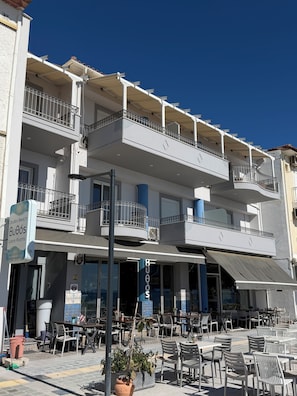 Front of property - Vythos rooms  (Paralio Astros)
