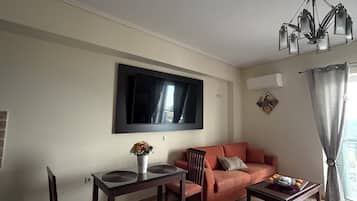 Superior Double Room, Beach View | Living area