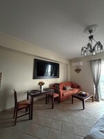 Quarto casal superior, vista para a praia | Área de estar