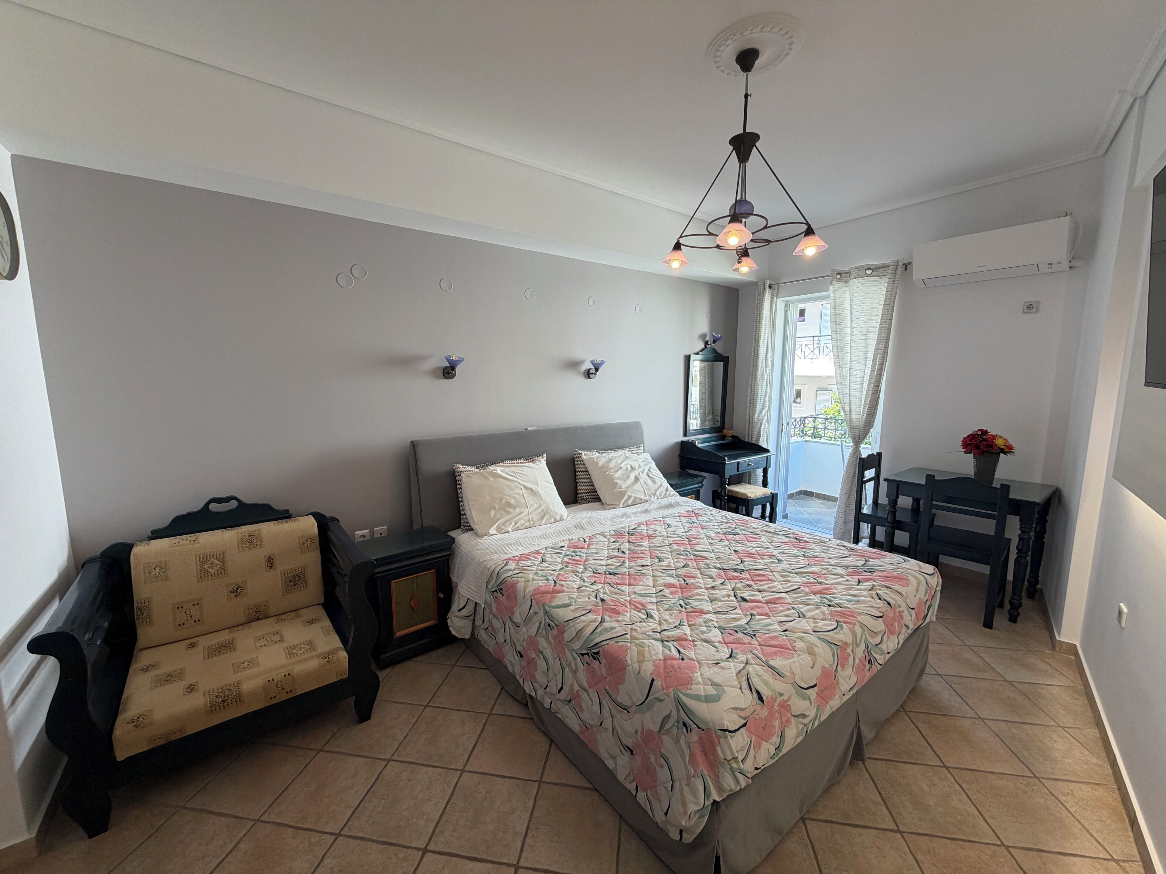 Deluxe Double Room | In-room safe, soundproofing, iron/ironing board, free WiFi