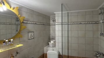 Superior Double Room, Beach View | Bathroom