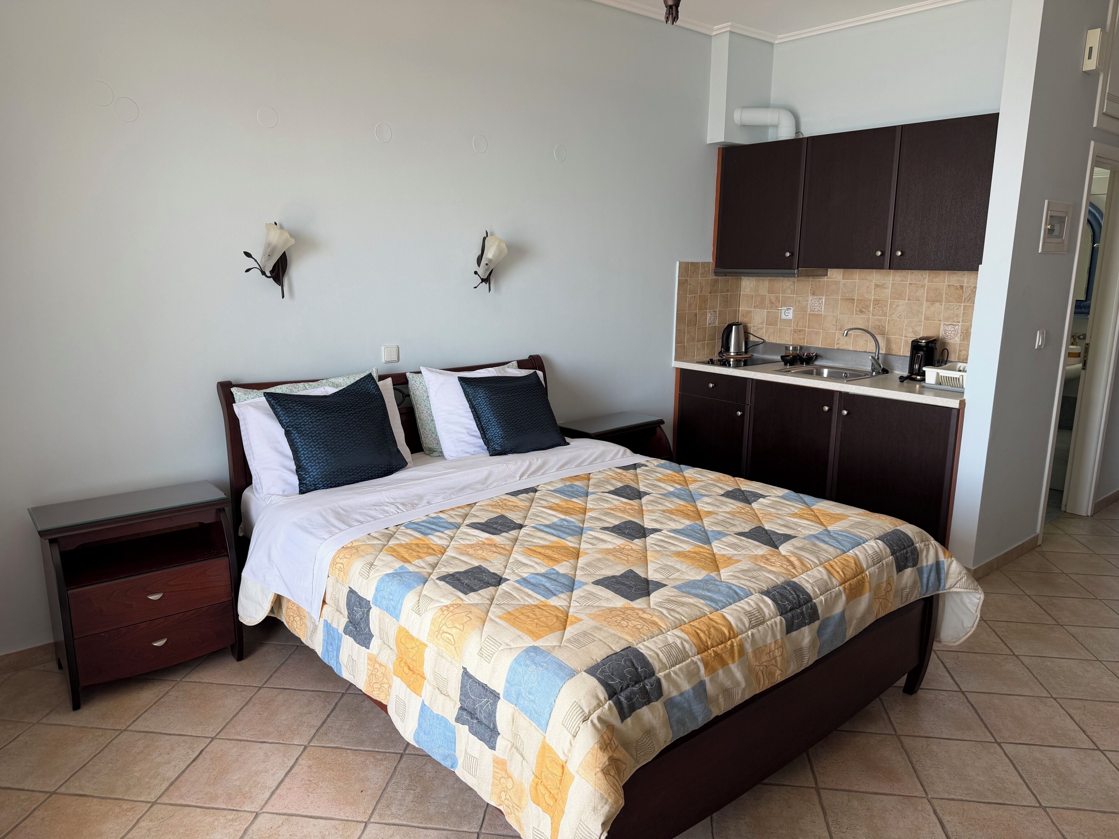 Deluxe Double Room | In-room safe, soundproofing, iron/ironing board, free WiFi