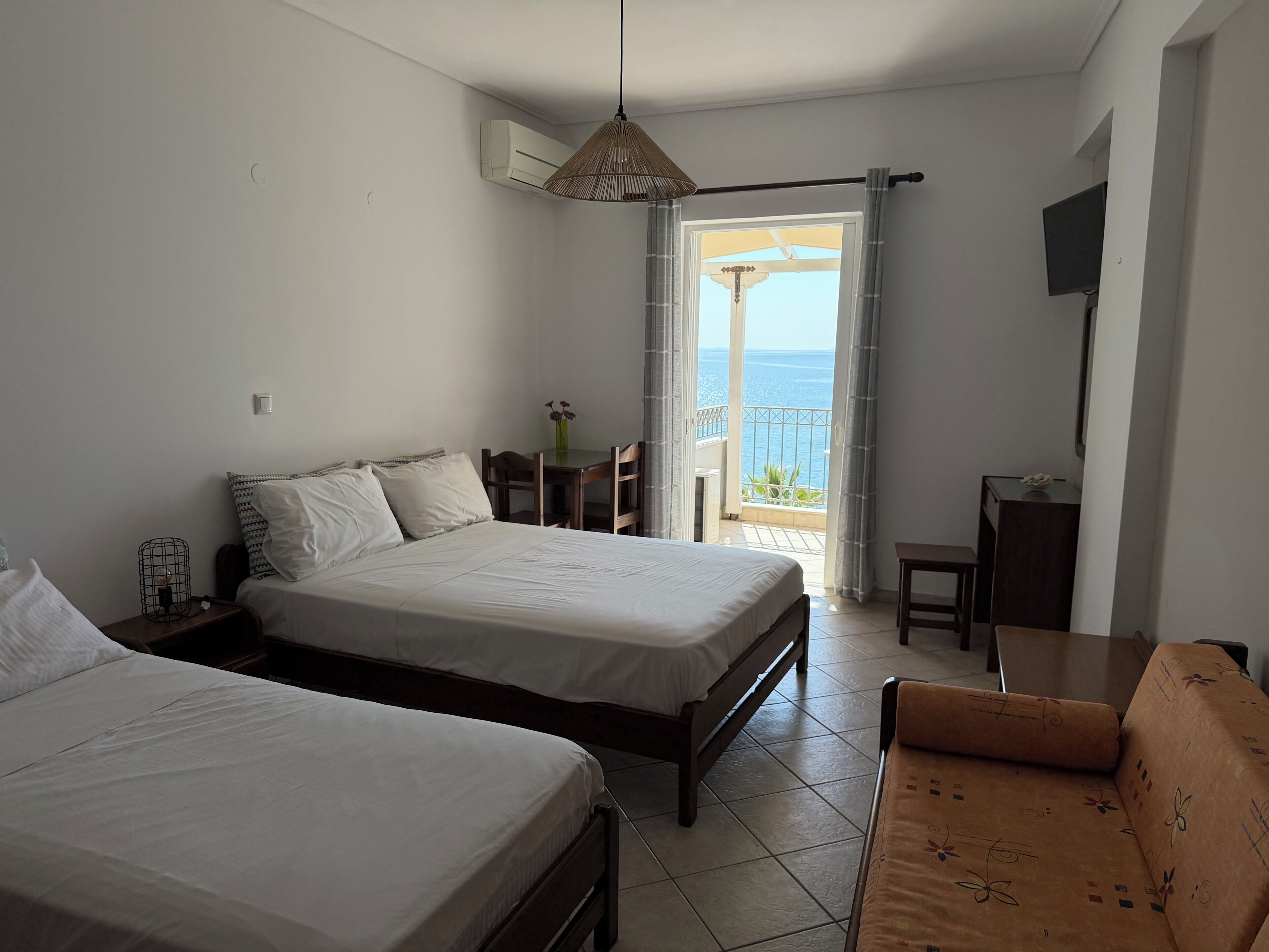 Deluxe Triple Room | In-room safe, soundproofing, iron/ironing board, free WiFi