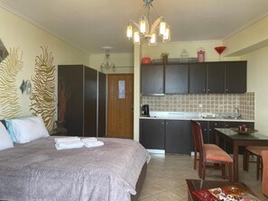 Superior Double Room, Beach View | Private kitchen