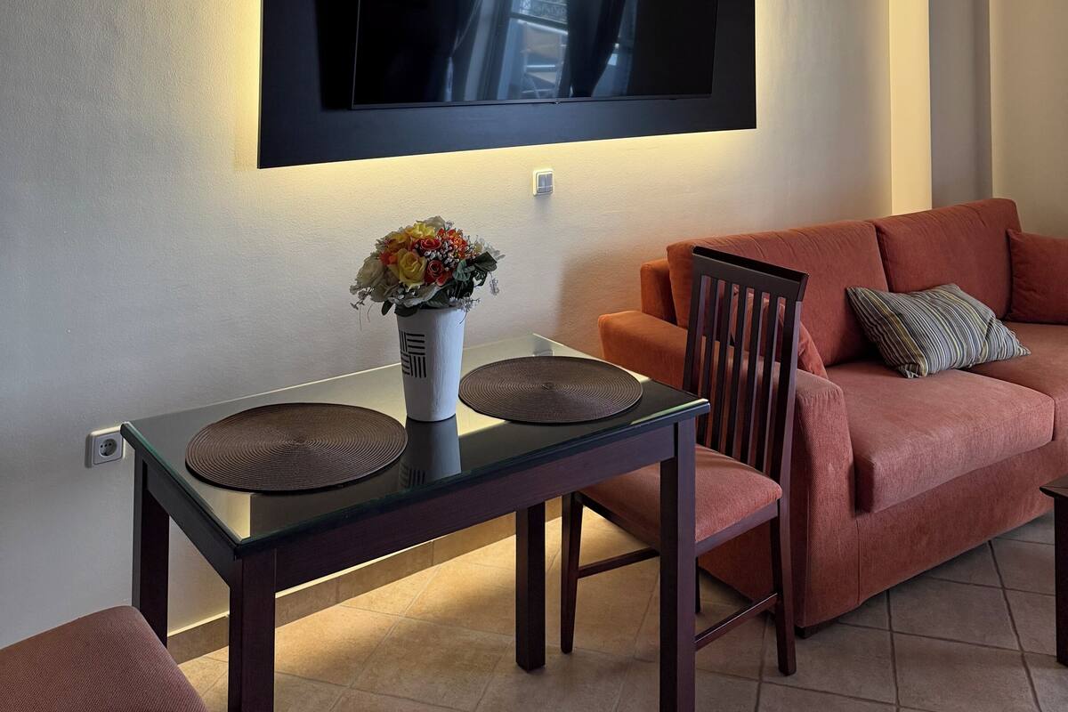 Superior Double Room, Beach View | Living area