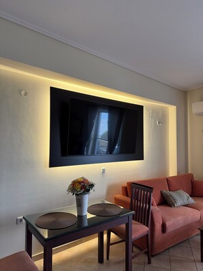 Superior Double Room, Beach View | Living area - Vythos rooms  (Paralio Astros)