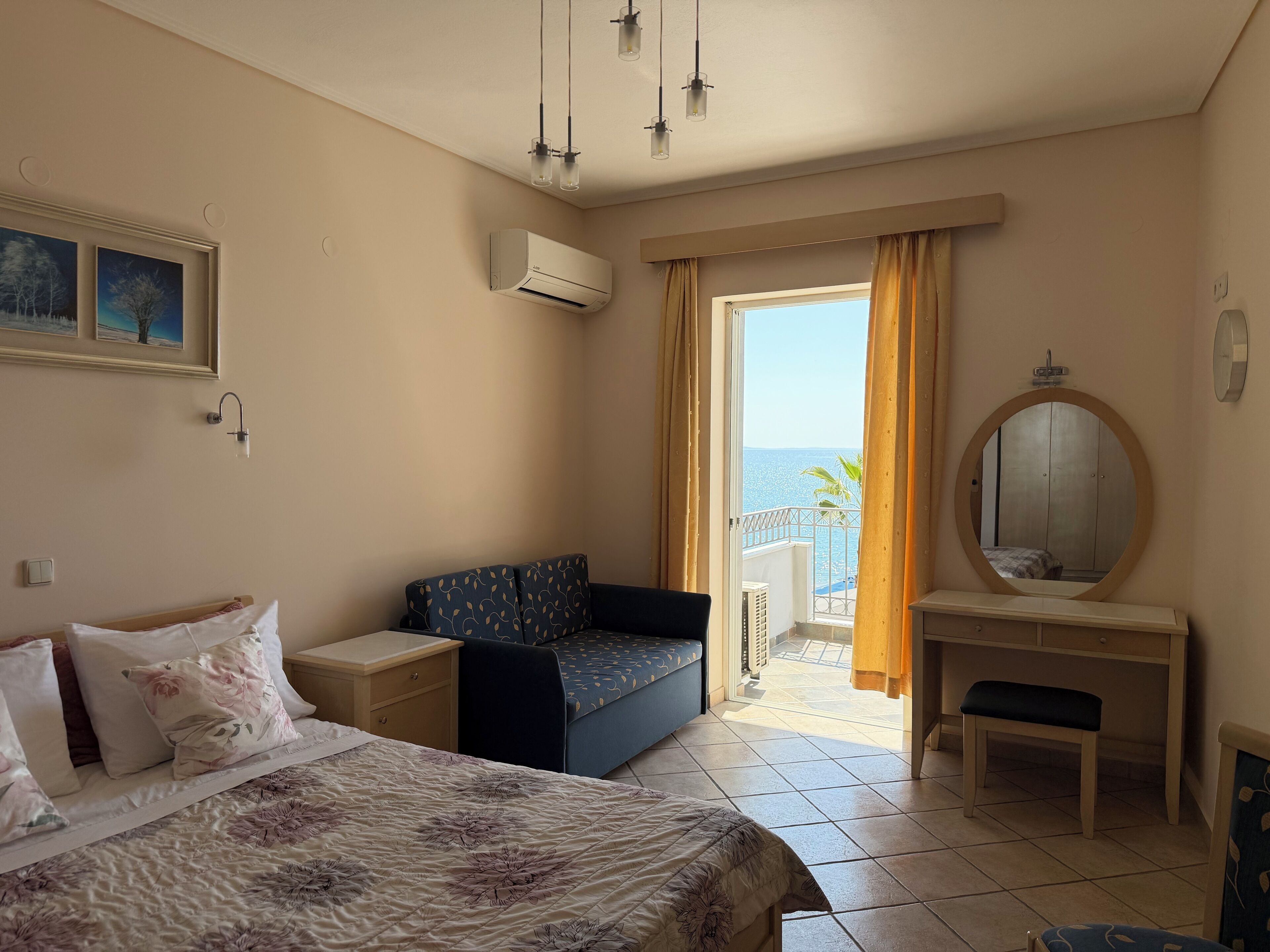 Comfort Double Room | In-room safe, soundproofing, iron/ironing board, free WiFi
