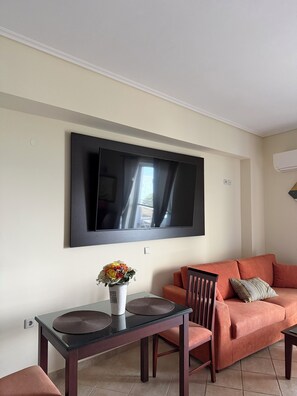 Superior Double Room, Beach View | Living area - Vythos rooms  (Paralio Astros)