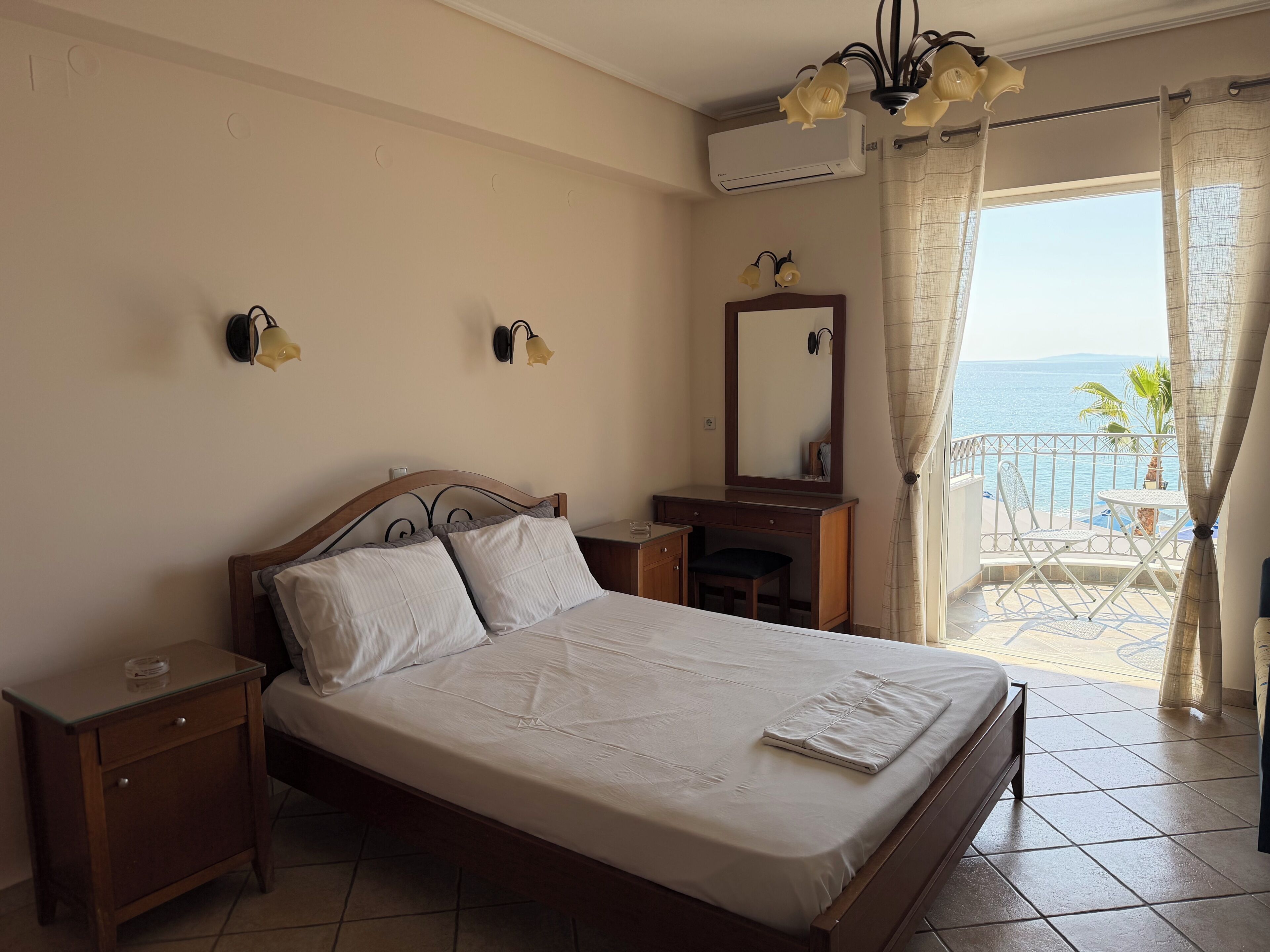 Standard Double Room | In-room safe, soundproofing, iron/ironing board, free WiFi