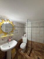 Quarto casal superior, vista para a praia | Banheiro