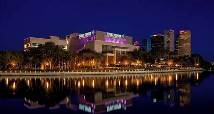 Tiny House: 1BR w/ KING Bed, Pool by Raymond James