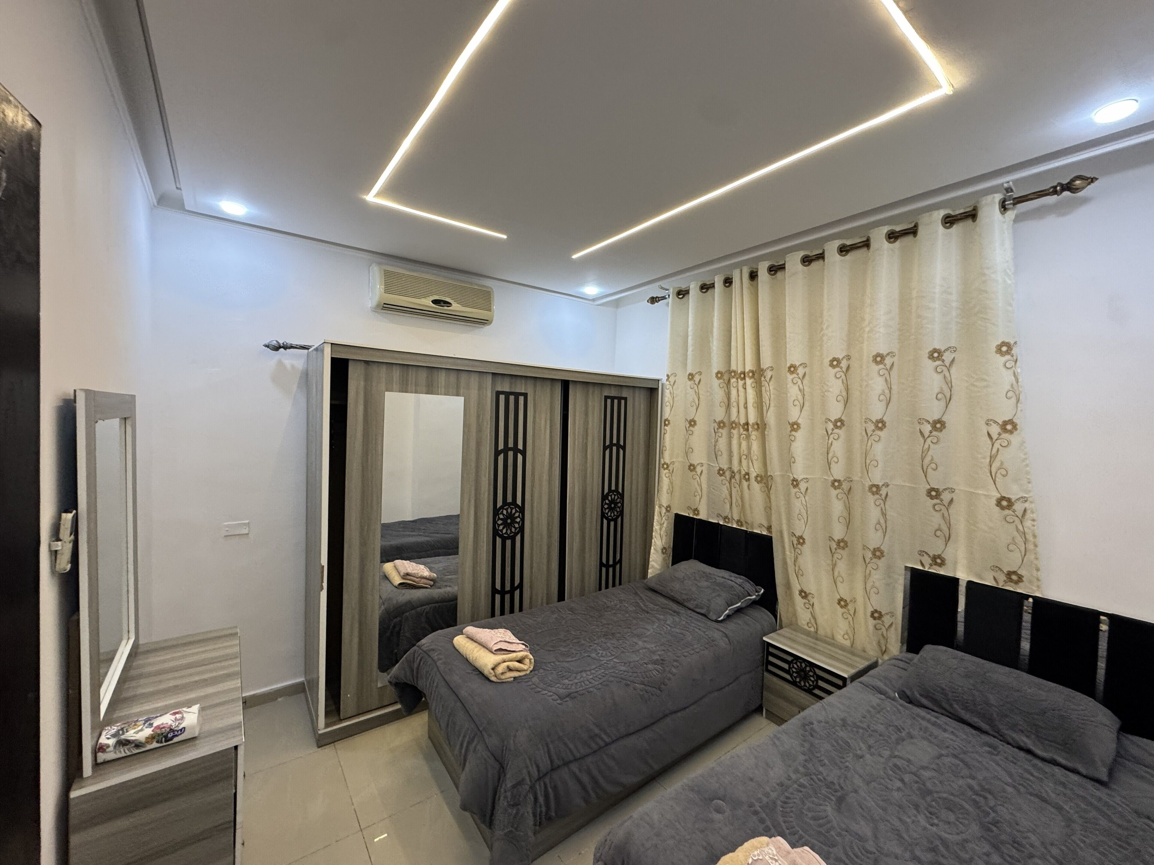 2 bedrooms, iron/ironing board, WiFi (free)