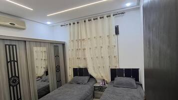 2 bedrooms, iron/ironing board, free WiFi