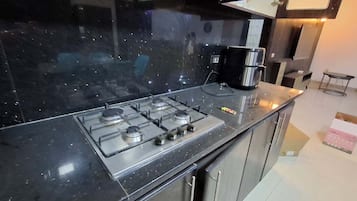 Fridge, microwave, oven, stovetop