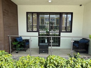 Property grounds - Come relax in a modern beach side 1 bedroom apartment (Llandovery)