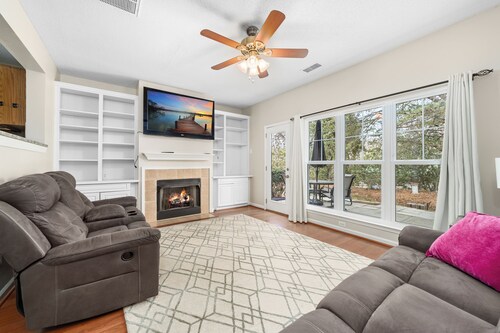 Tuscany Lane - 2 floor townhouse, Near Lake, Pool, Pets OK - LKN Location