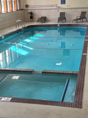 Pool - Cozy 1-bedroom studio in downtown Lincoln, in the hub of the White Mountains. (Lincoln)