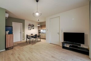 Dining - Attilia House. Brand new one bedroom apartment for your unforgettable vacation in Sirmione (Sirmione)