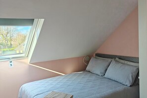 4 bedrooms, iron/ironing board, free WiFi, bed sheets