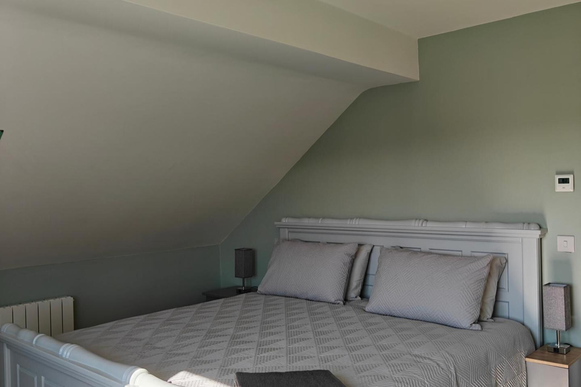 4 slaapkamers, een strijkplank/strijkijzer, gratis wifi, beddengoed