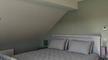 4 slaapkamers, een strijkplank/strijkijzer, gratis wifi, beddengoed