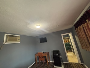 Quarto standard | Escrivaninha, Wi-Fi de cortesia, roupa de cama