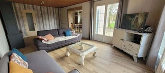 House with 4100 m2 grounds 2 km from the Piquet au Tablier chaos site.