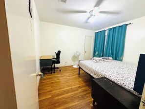 2 bedrooms, in-room safe, desk, iron/ironing board - Private 2BR and 2BA Condo in Texas Medical Center Houston - Apartment 6710-3 (Houston)