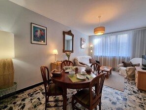 TV - Cozy village house - 4 guests (Bellegarde-en-Forez)