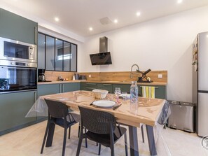 Kühlschrank, Mikrowelle, Geschirrspüler