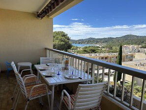 Outdoor dining - 2-room apartment with air conditioning, sea view in Bormes-les-Mimosas (Bormes-les-Mimosas)